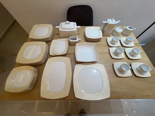 Service à table et à café