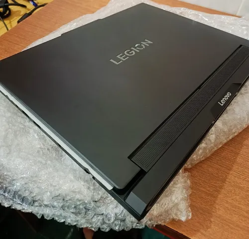 LENOVO LEGION 7 PRO 2025/ULTRA 9-275HX/RAM 32GB/ 2TB /NVIDIA RTX 5080 16GB/ECRAN 16 OLED 2K 240HZ