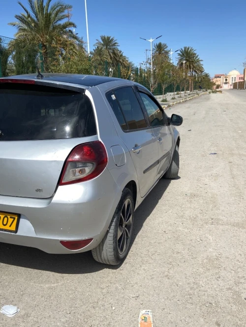 Renault Clio 3 2009 Night and day