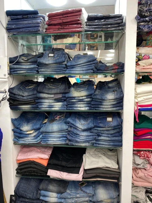 Magasin a liquider سلعة تع حانوت للبيع جملة
