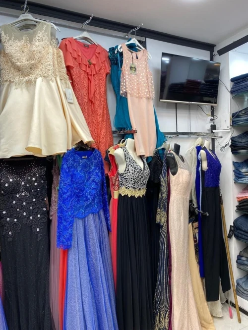 Magasin a liquider سلعة تع حانوت للبيع جملة