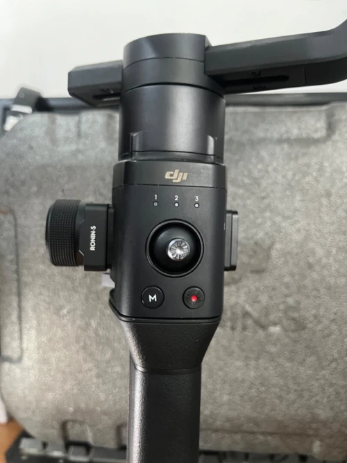 مانع اهتزاز الكميرات       stabilisateur caméra dji ronin s