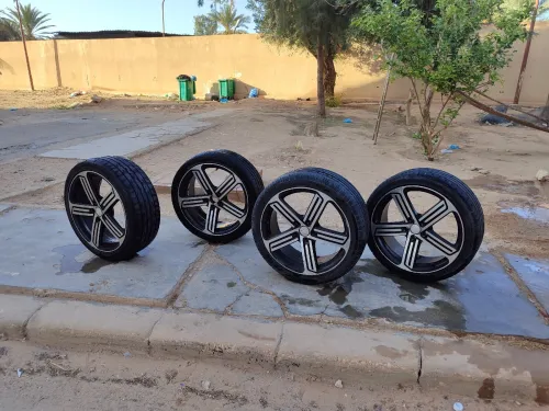 4 Jantes avec pneus 225-40/18
