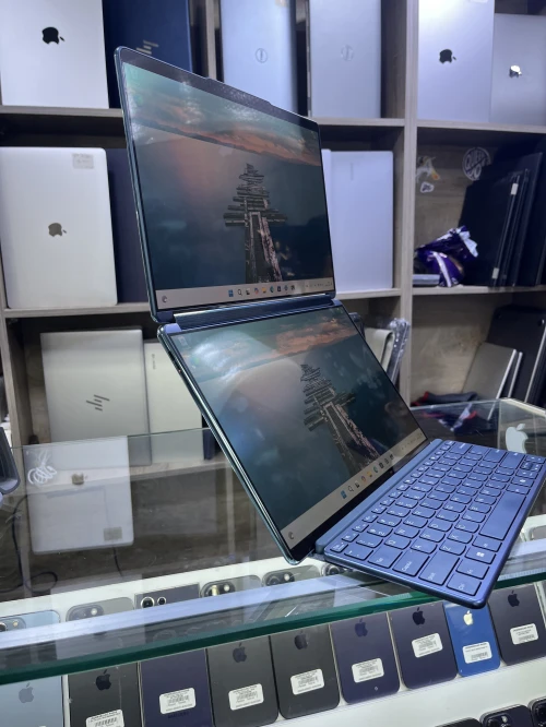Lenovo Yoga  Intel Ultra 7 155U