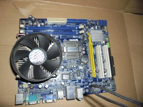 CARTE MERE FOXCONN