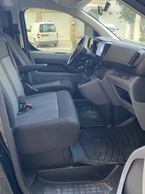 Peugeot Expert 2021 9 PLace