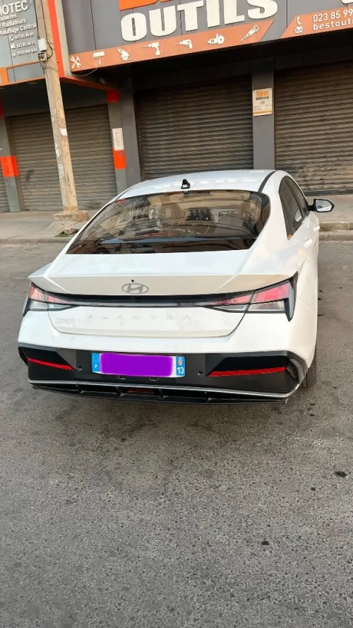 Hyundai Elantra 2025 