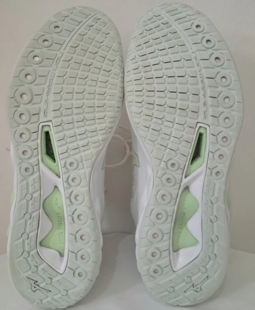 Mizuno wave lyminous 2