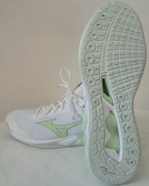 Mizuno wave lyminous 2