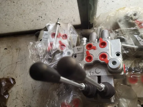 Distributeur hydraulique موزع هيدروليكي
