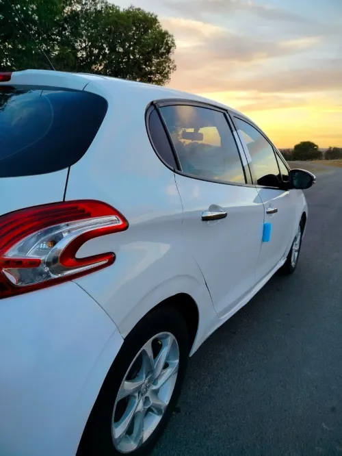 Peugeot 208 2015 Access Facelift