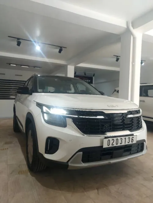 Kia Seltos 2025 Luxury with blackroof