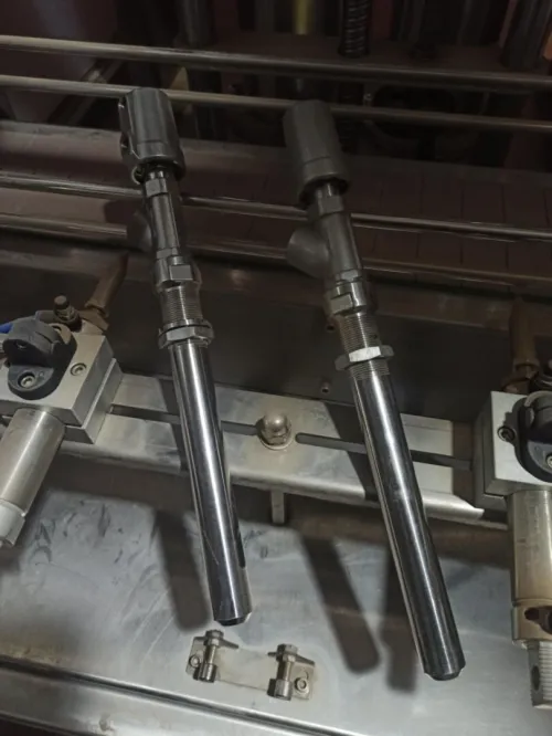الات التعبئة والتغليف المواد السائلة Machines de remplissage et d'emballage de liquides