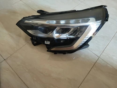 Je vend un phare clio 5 gauche 