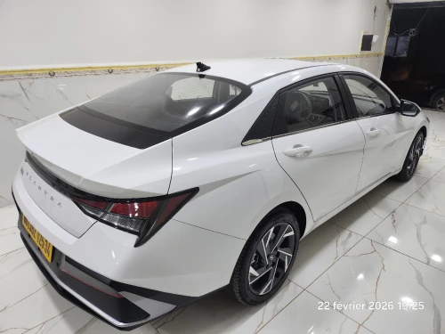Hyundai ELANTRA 2025 