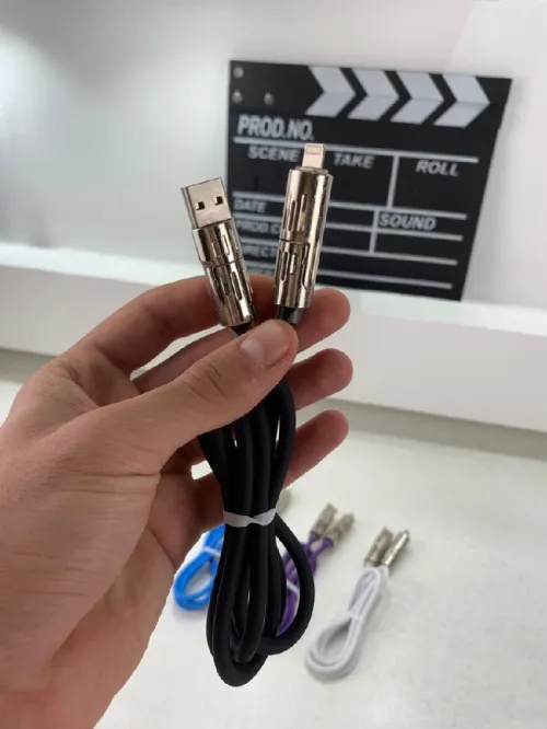Câble de charge multifonction 4 en 1 USB C, A et Lightning 240W  كابل شحن متعدد الرؤوس