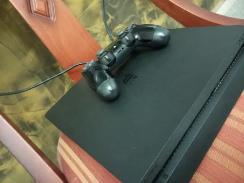 Playstation 4 slim