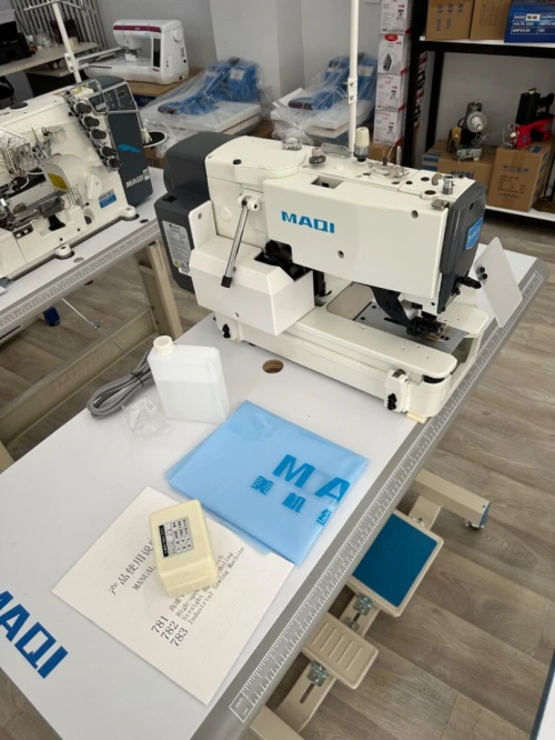  Machine a coudre MaQi Butonierre