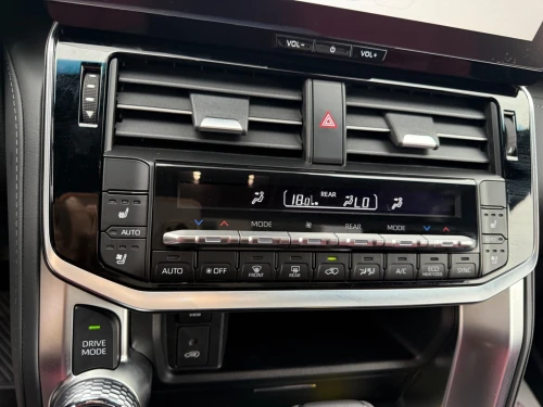 Toyota Land Cruiser  2026 V XR full option