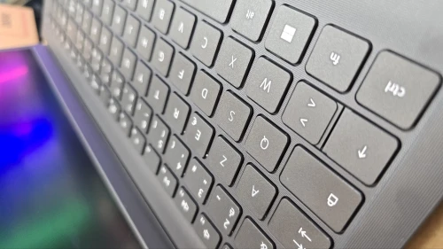 DELL VOSTRO 15 3530 ECRAN 15.6 FHD 8GB 2666GHZ 512GB SSD NVME GEN4 NEUF AVEC EMBALLAGE GARANTIE 6MOI LIVRAISON DISPONIBLE