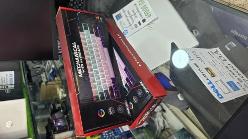 CLAVIER MÉCANIQUE RGB GMK 610 BLUE SWITCH BLACK AND WHITE