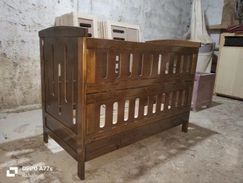 Lit bébé bois rouge سرير بيبي 
