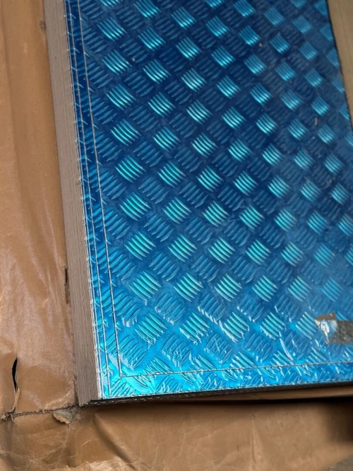 tole aluminium strié