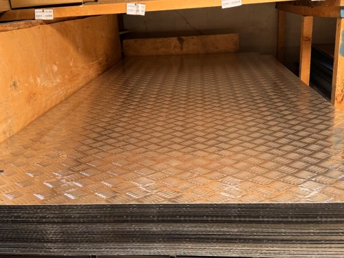 tole aluminium strié