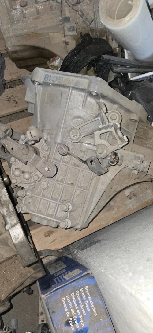 Boîte nissan navara Qashqai hyrdbody boit kia picanto master ivoque fiat 2005ou 2025  