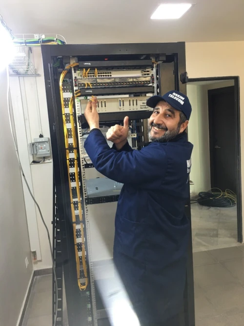 installation électricités bâtiment et Maintenance.