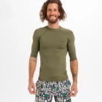 tee shirt Decathlon anti uv surf top 100 manches courtes homme bleu/ kaki