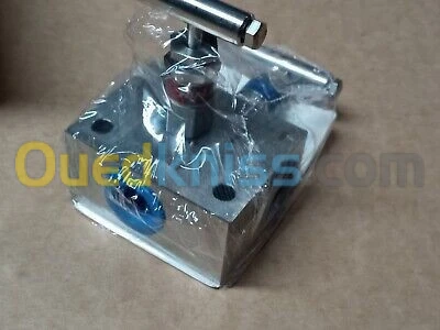 MANIFOLD A DEUX VOIES 1/2" NPT HY-LOK