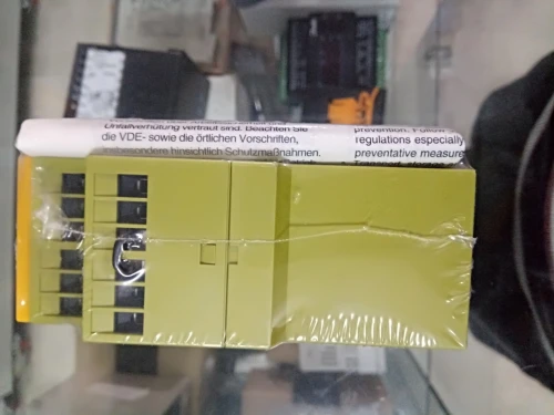 RELAIS DE SECURITE PILZ PNOZ XV2 