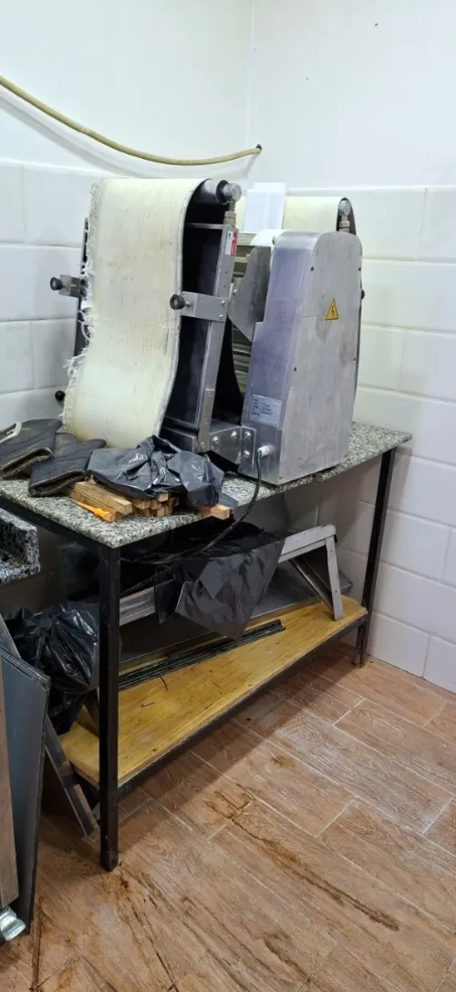 VEND MATERIEL VIENNOISERIE PATISSERIE