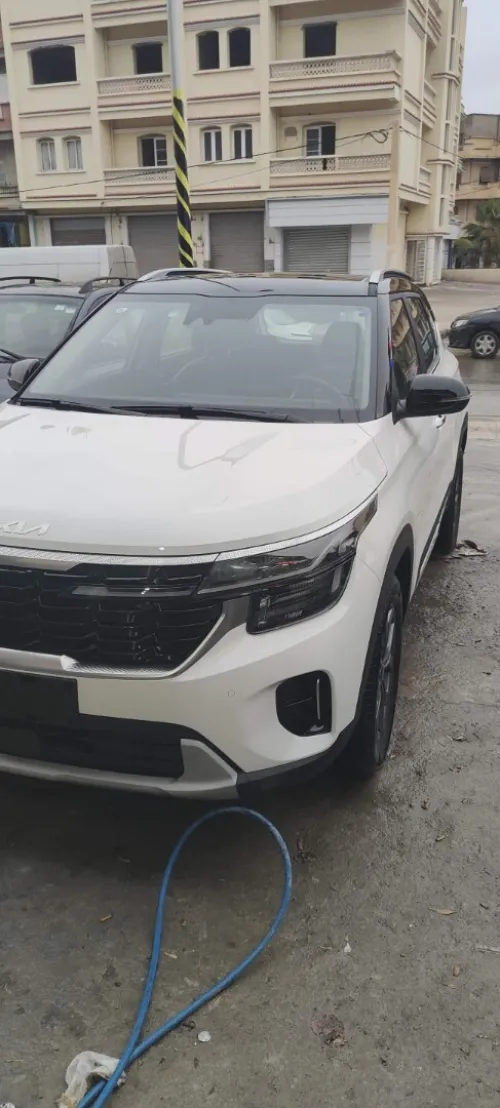 Kia Seltos 2025 Luxury black roof