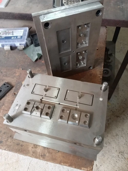 Fabrication de moules injection plastique matrice emboutissage 