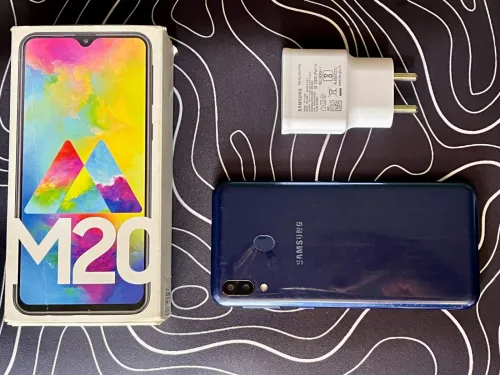 Samsung M20