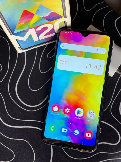 Samsung M20