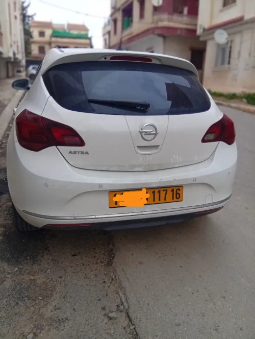 Opel Astra 4 portes 2017 Astra 4 portes