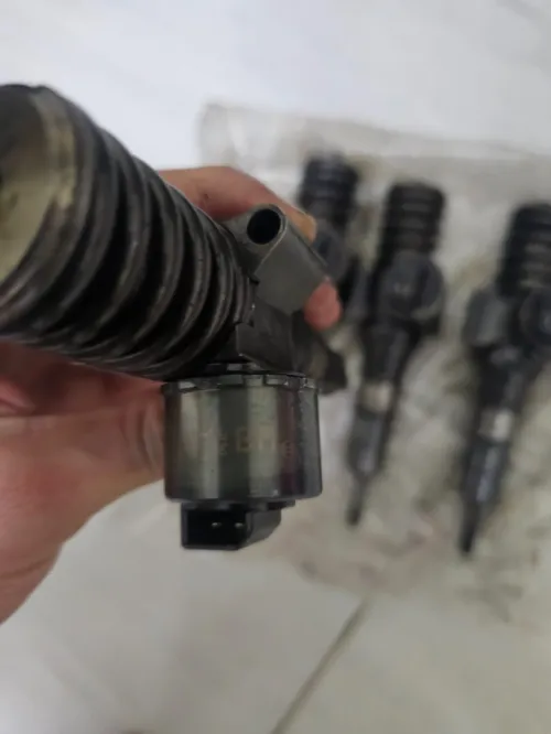 4 injecteur 2L 140 ch boch référence BM G+  cas avec garantie plus compresseur clim et démarreur nm