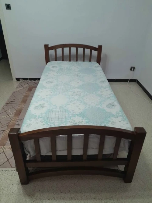Lit une place et demi + Matelas