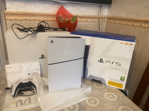 PlayStation 5 Slim avec tous les accessoires 