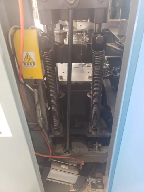 Machine de fabrication de gobelet