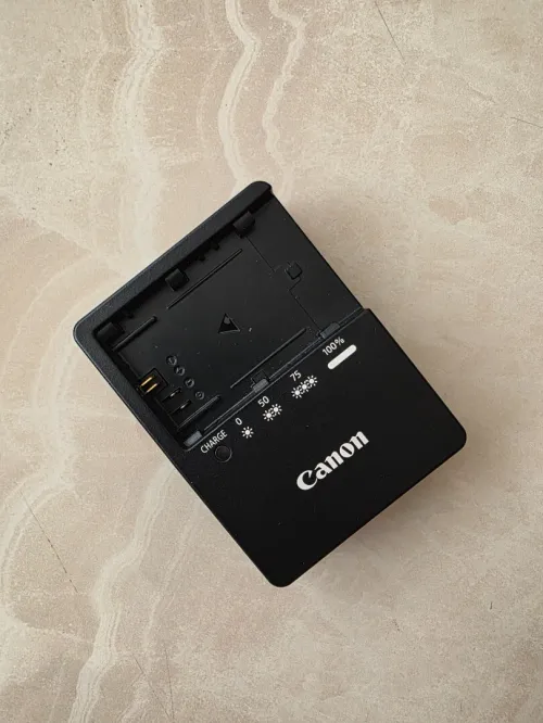Chargeur de batterie Canon LC-E6E