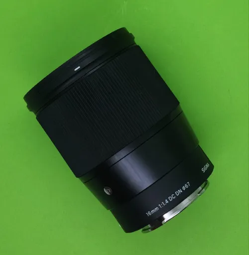Sigma 16 mm f/1.4 DC DN Contemporary Sony E