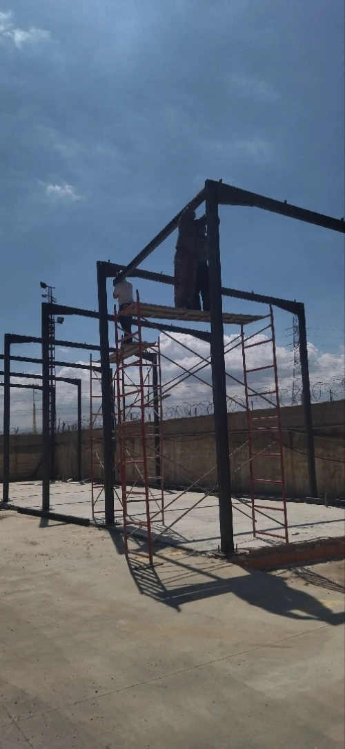 Charpente métallique et en béton préfabriqué 