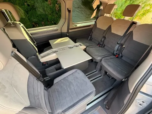 Prestation VIP Multivan Volkswagen Gris Dauphin 2023 (Essence Hybride)