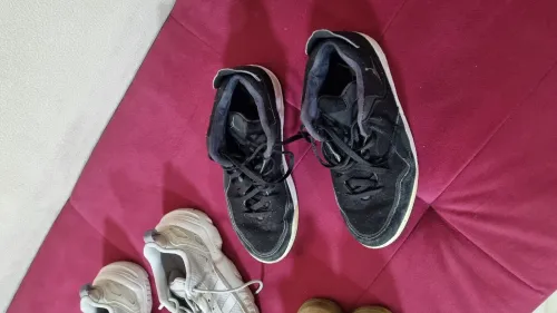 baskets ramenées de france adidas gris 38,5 bon état encore puma noire 44 BE + basket 44 noire 