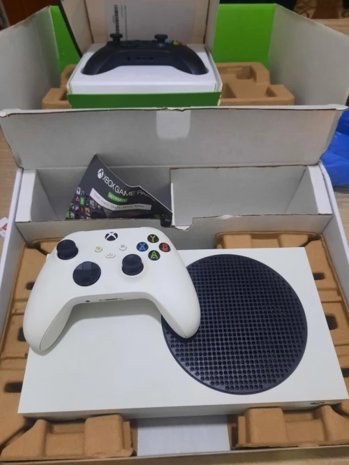 Xbox serie s a 59000 da avec deux manettes