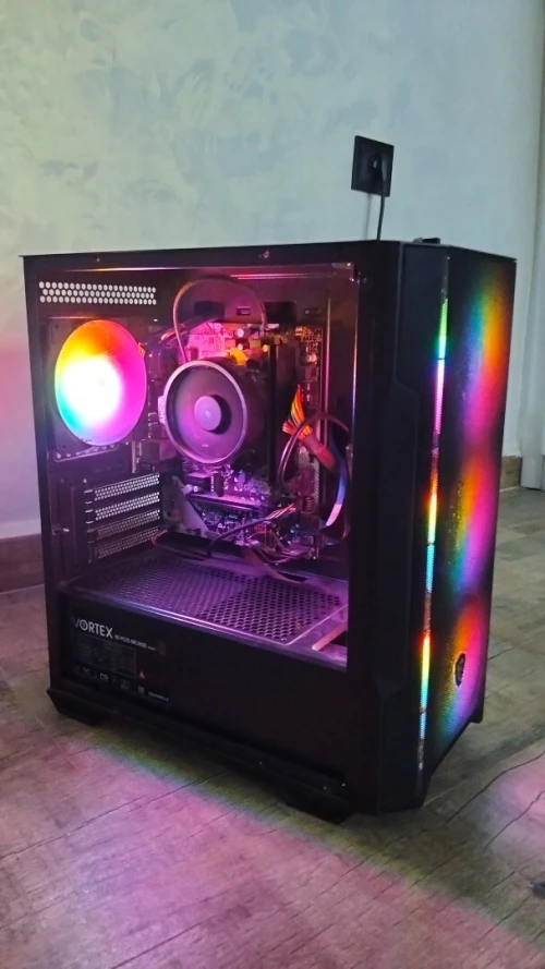 PC Gaming Multimédia للبيع حالة ممتازة